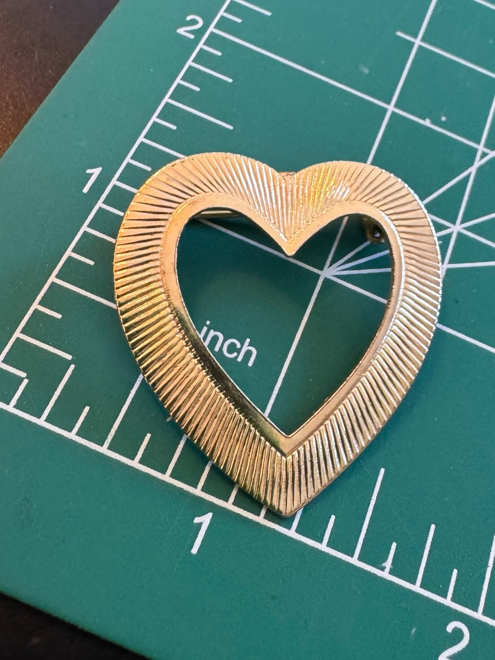 Vintage Gold Heart-Shaped Brooch - Classic Women Accessories